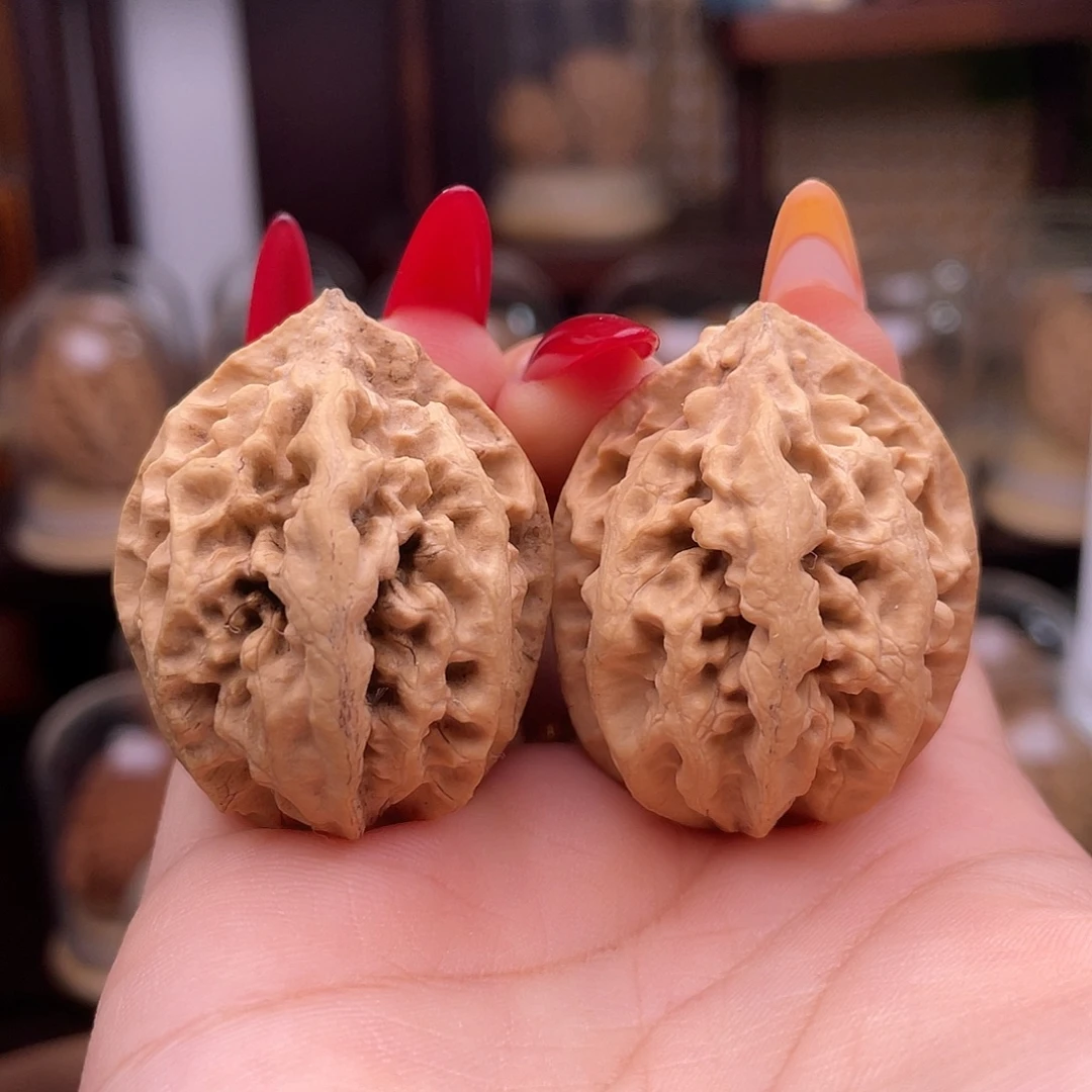 文玩核桃吊坠绣球