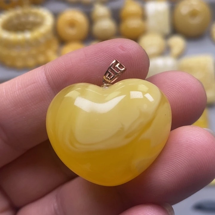 琥珀未镶嵌颈饰吊坠