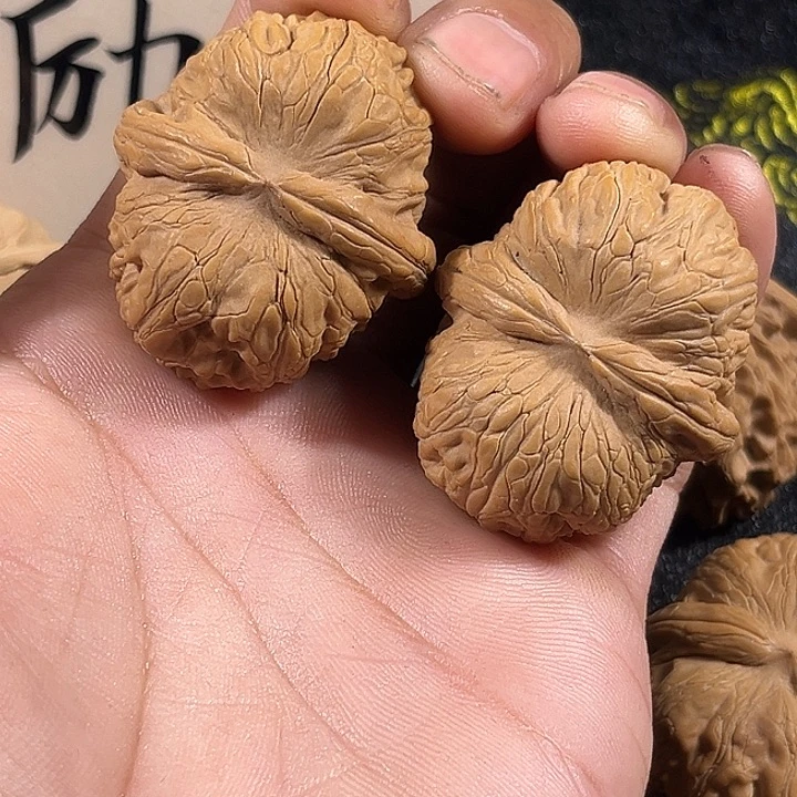 a***e文玩核桃吊坠元宝