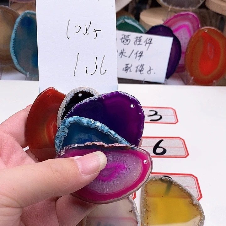 呵***呵合金颈饰玛瑙/玉髓