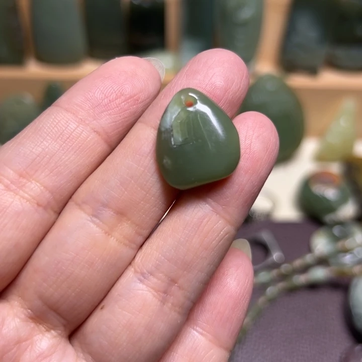 岫岩河磨玉（透闪石质玉）未镶嵌颈饰