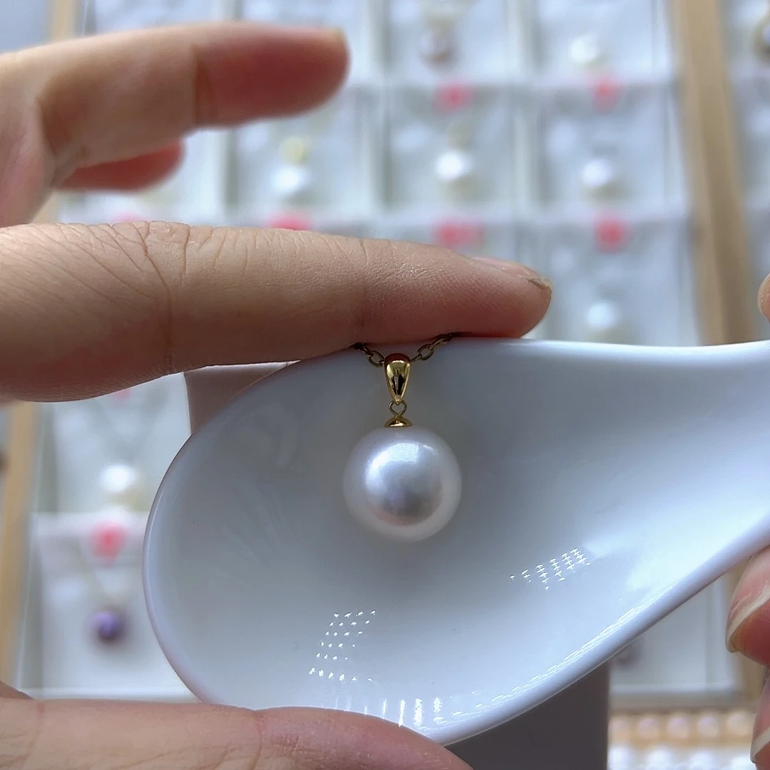 专***灯吊坠(不含链)淡水珍珠18K金镶嵌