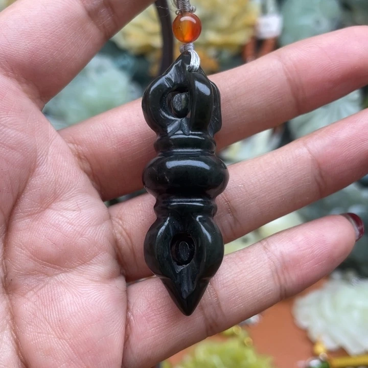 蛇纹石玉吊坠合金