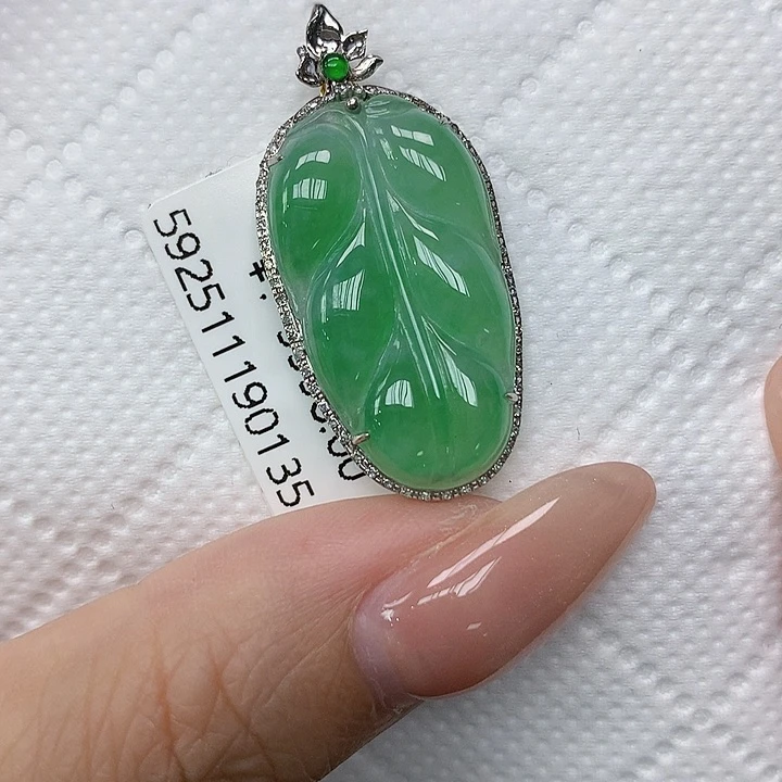 颈饰18K金镶嵌翡翠