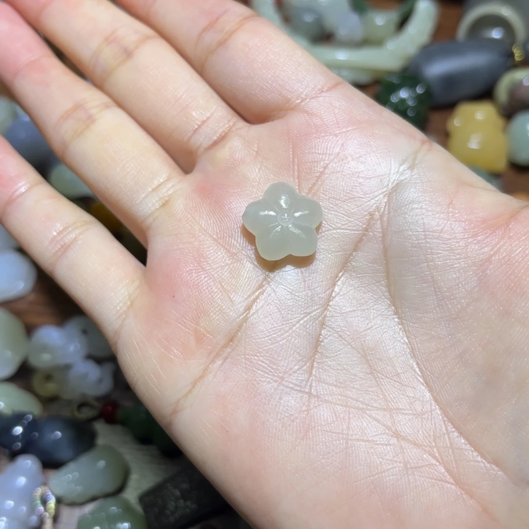 和田玉珠宝半成品未镶嵌琳**拿