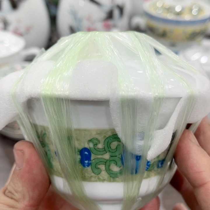 壶釉下五彩的瓷器和瓷器