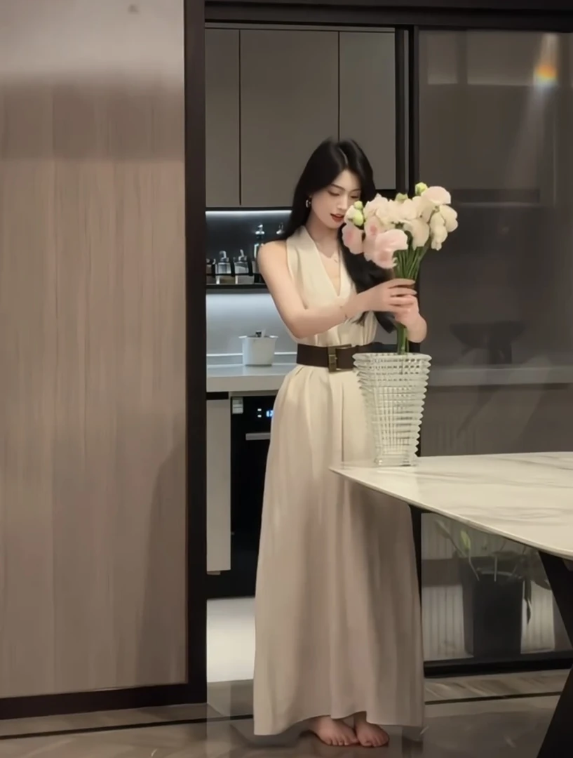 法式优雅风无袖V领连衣裙女夏季收腰显瘦气质长款过膝温柔风裙子