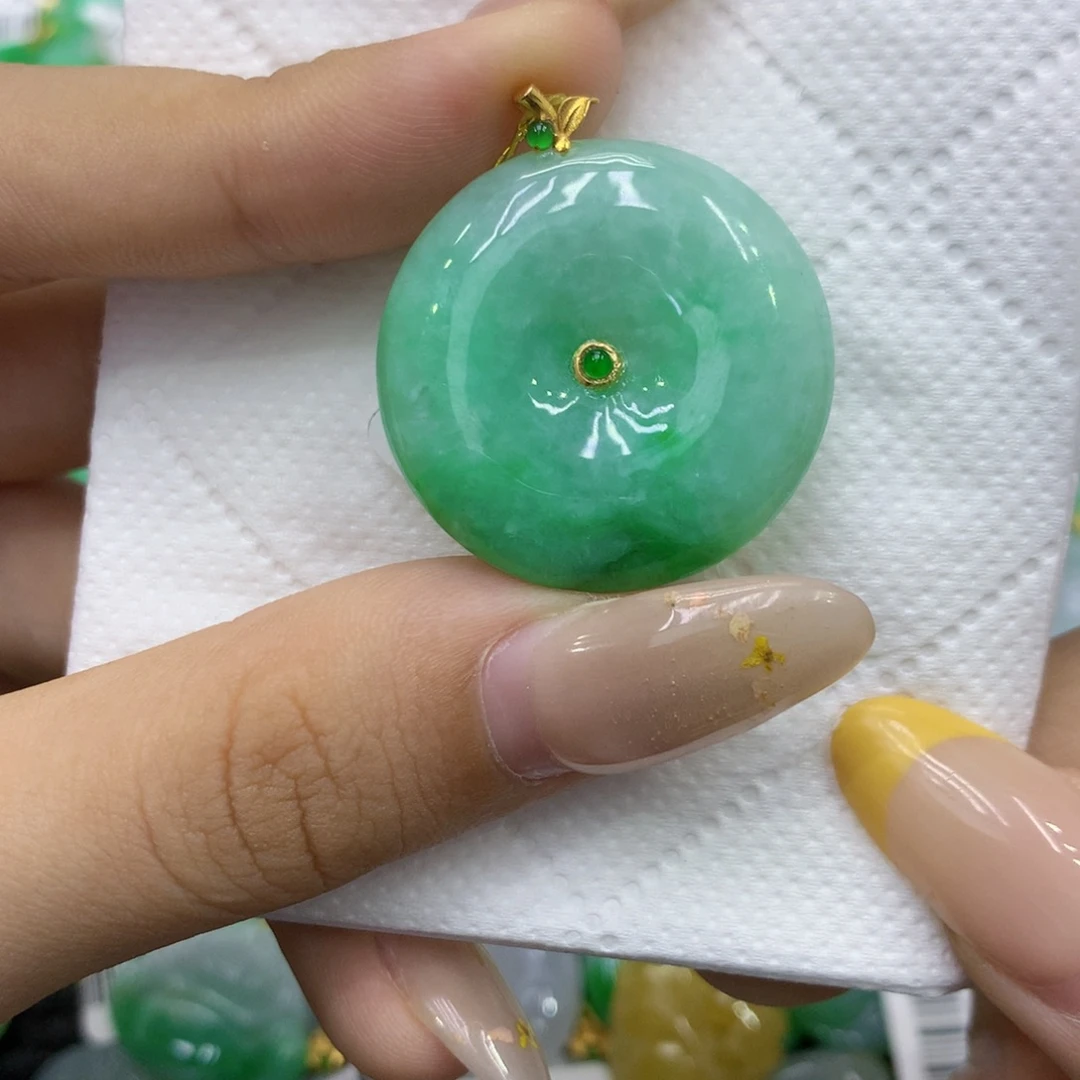 翡翠18K金镶嵌颈饰