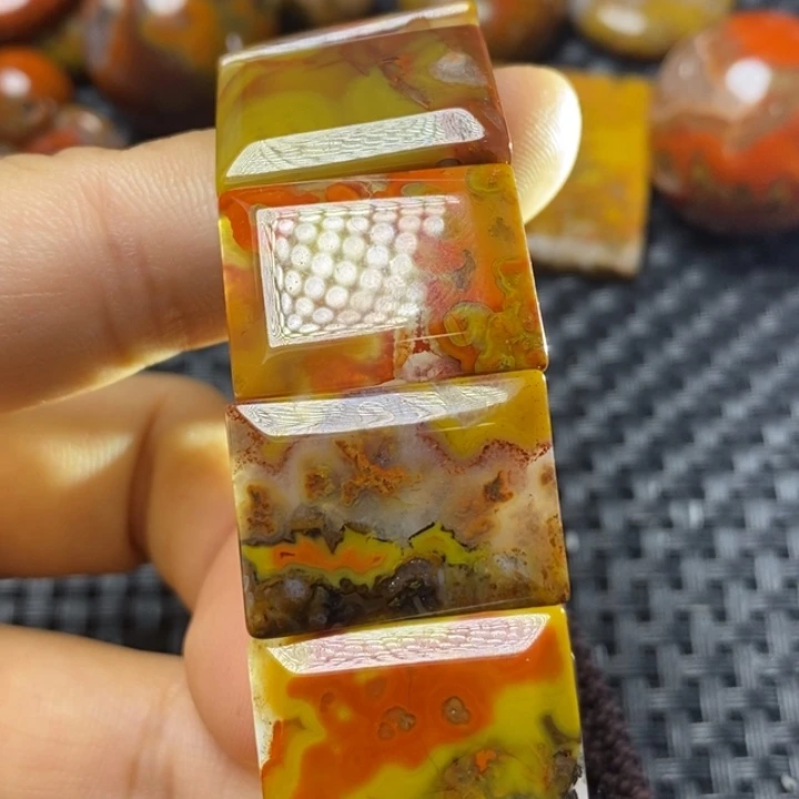 玛瑙/玉髓颈饰未镶嵌何***埃