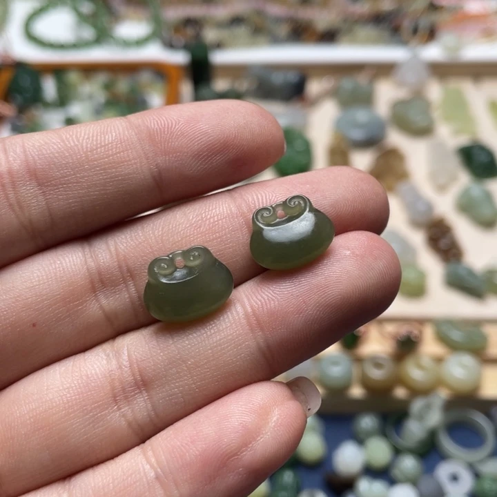 颈饰未镶嵌和田玉一对