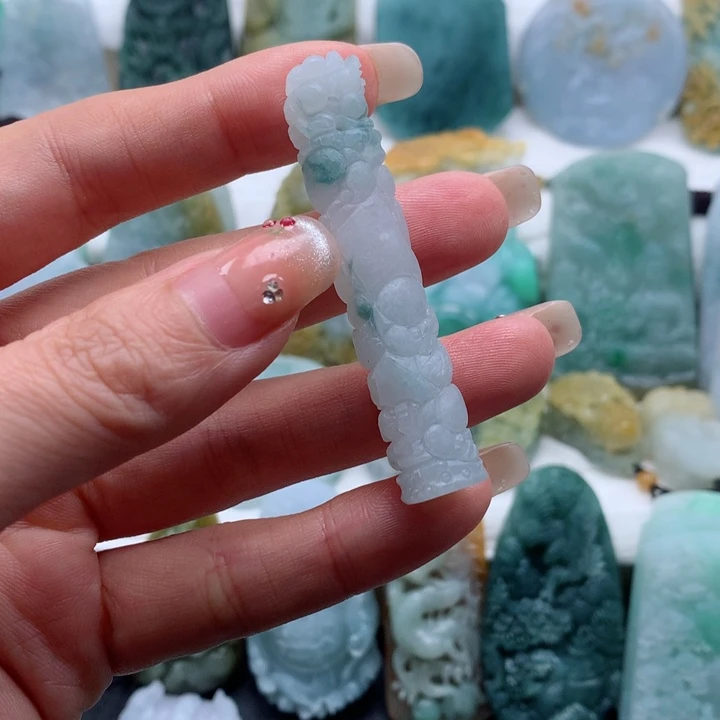 定制翡翠未镶嵌龙柱