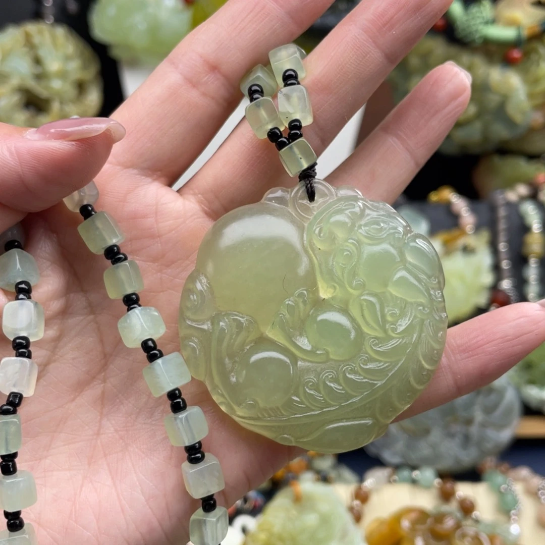 蛇纹石玉未镶嵌颈饰