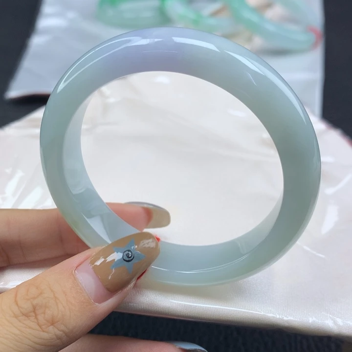 翡翠未镶嵌手镯缅甸54.1春彩正圈