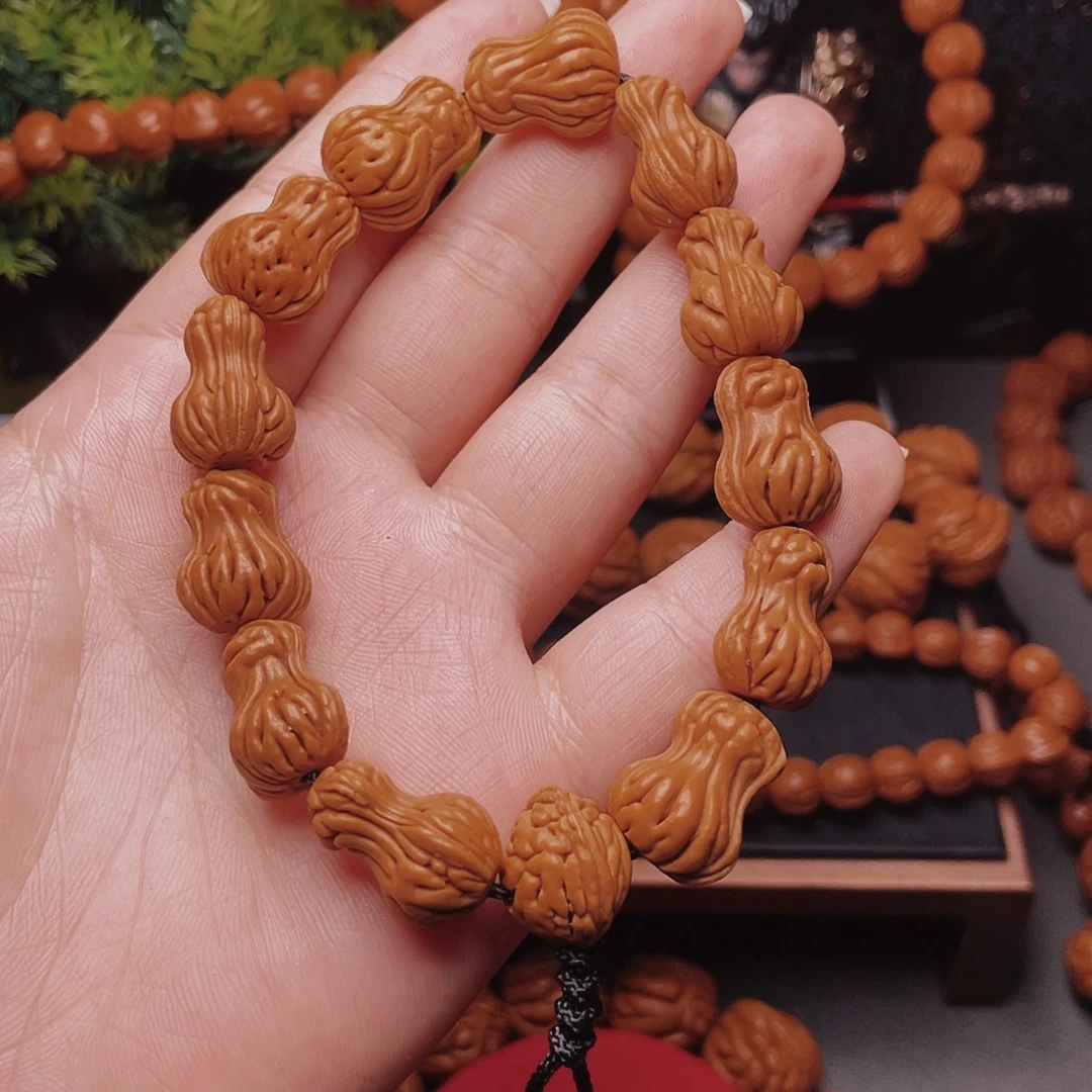 殷***猛吊坠桃核桃核手持