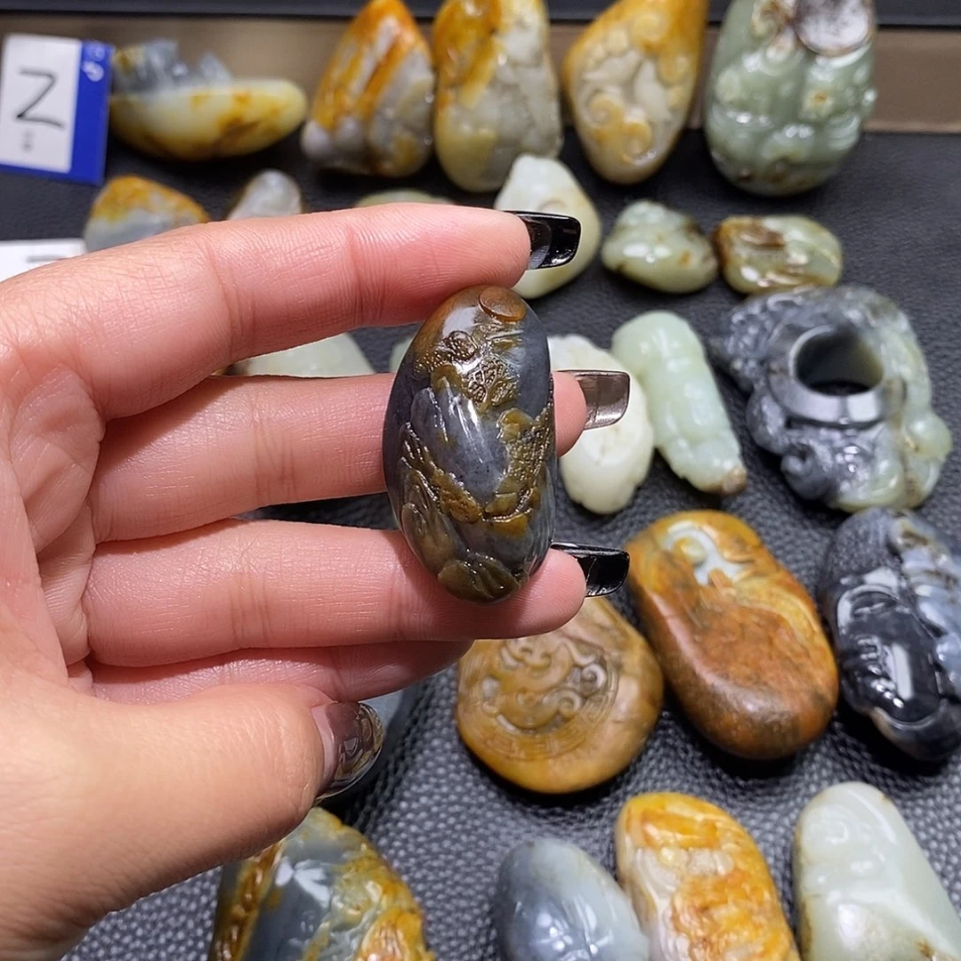 ¥***6和田玉未镶嵌颈饰