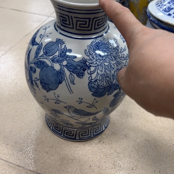 瓷片微瑕陶瓶。。。。。。。。。。。。。。