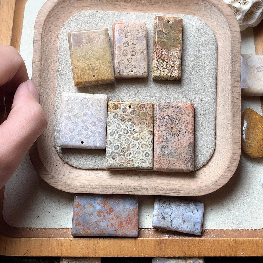 石英质玉颈饰未镶嵌莹***?