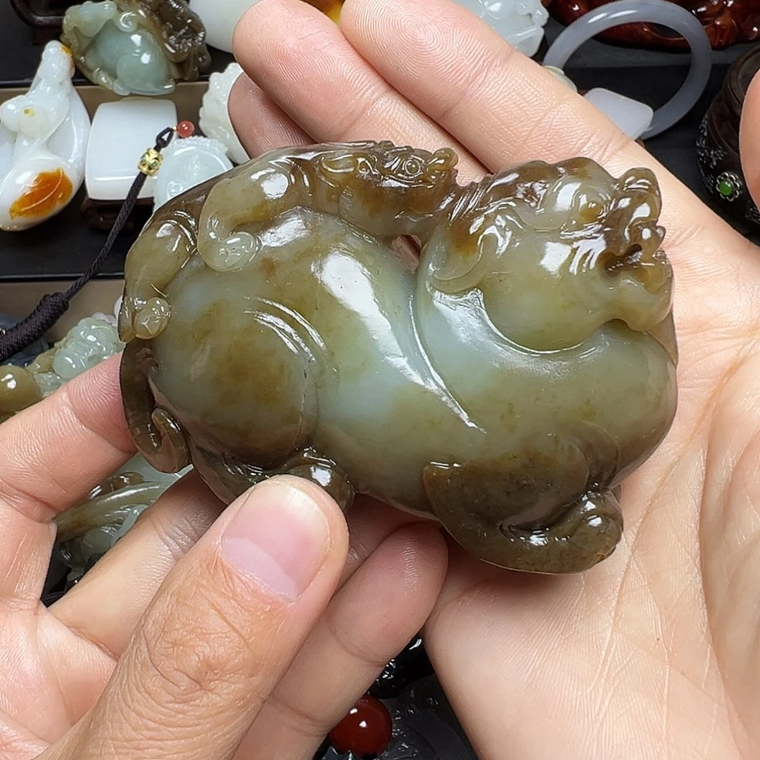 和田玉未镶嵌把件