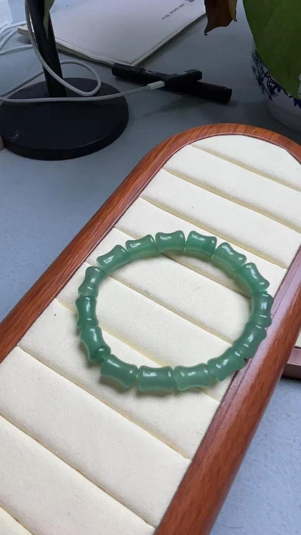 天然东陵玉手串，卡8mm多样性发其中一