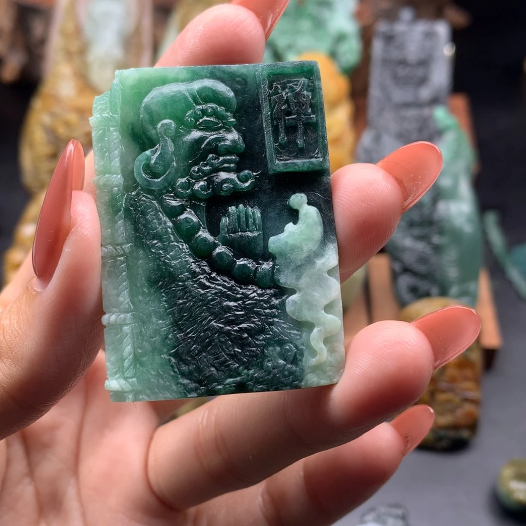 小***草定制翡翠未镶嵌翡翠