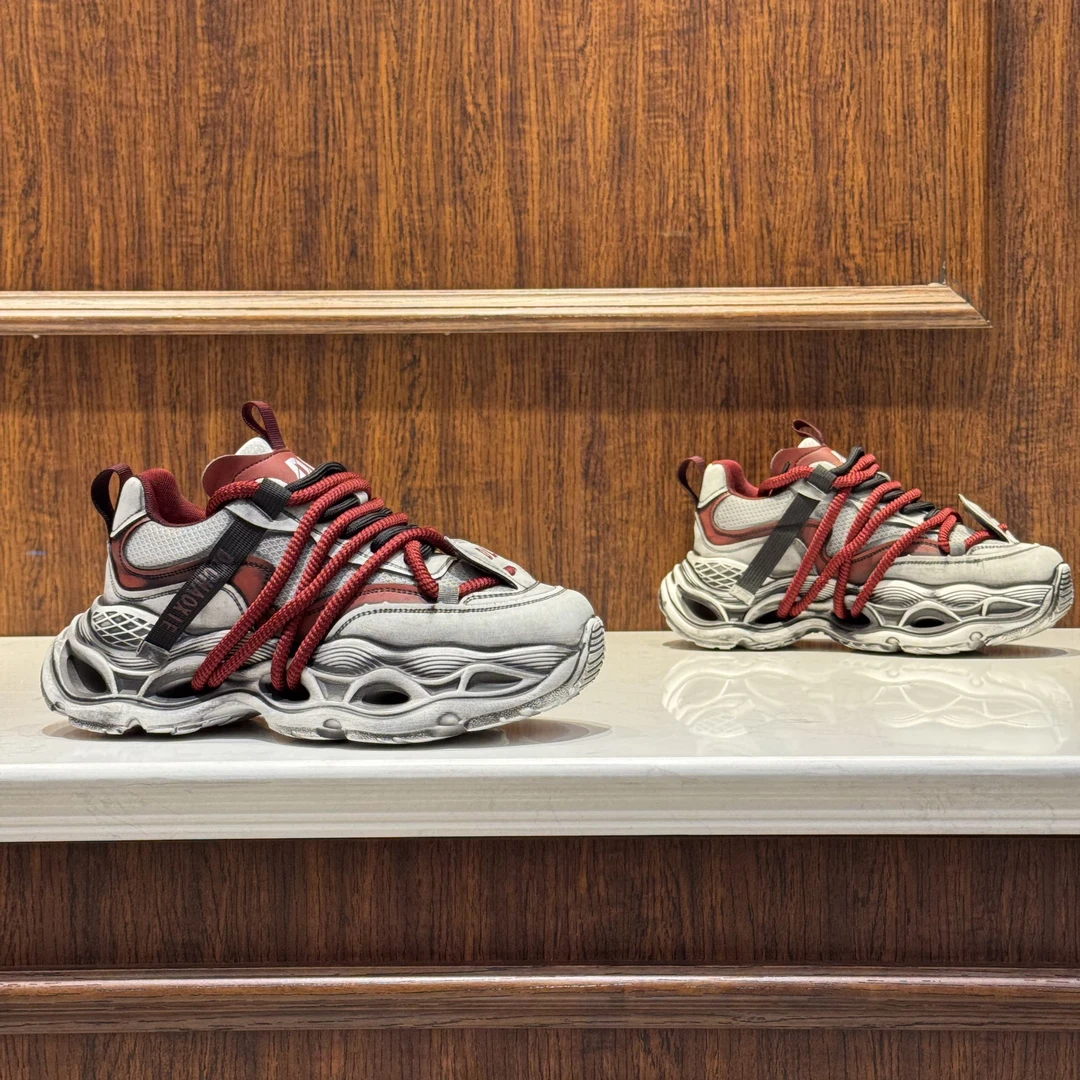 2025年秋季新款时尚舒适百搭帅气气质款男士休闲鞋（标准码数）