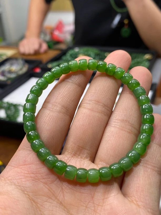 和田玉碧玉苹果绿直切手串