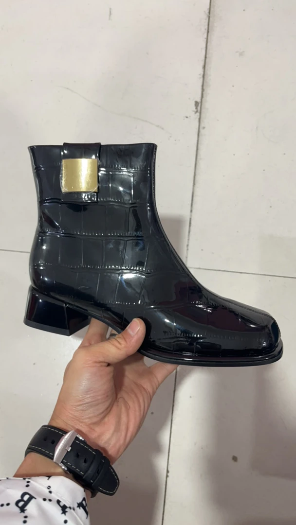 998312百搭休闲牛漆皮短靴 单里