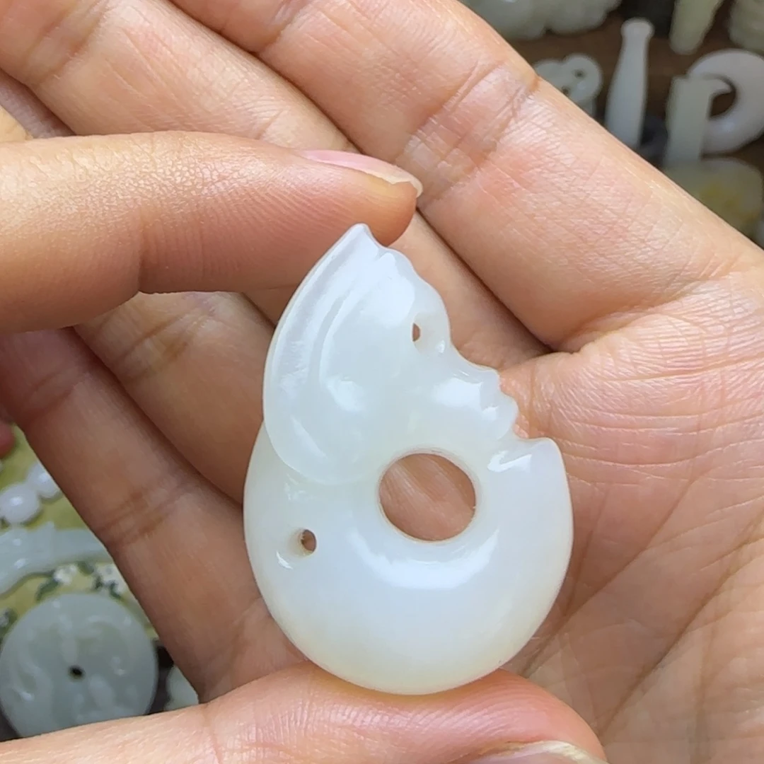 和田玉未镶嵌挂件玉猪龙