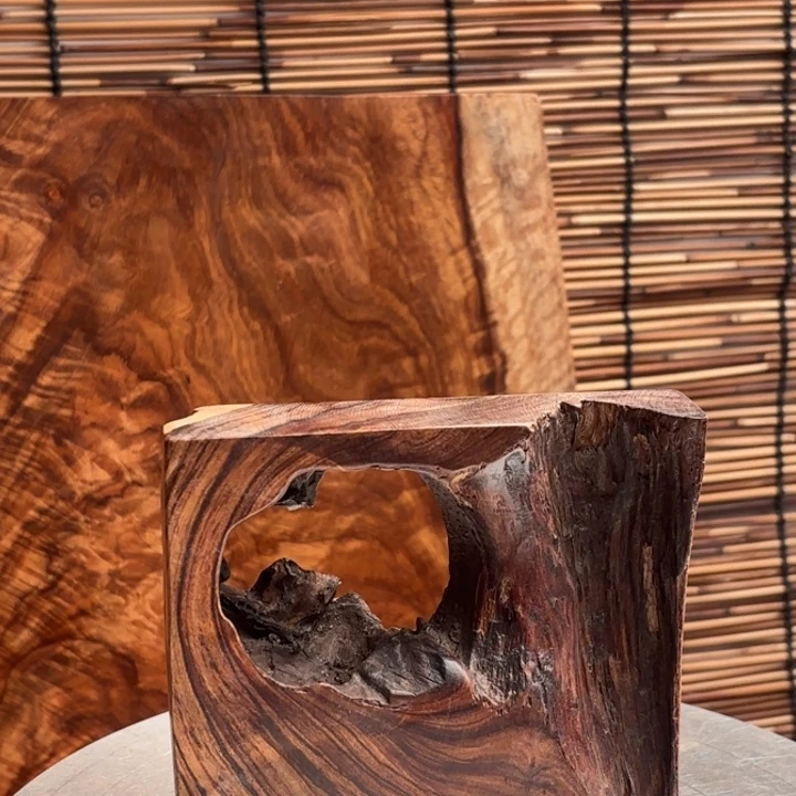 静***…大叶紫檀（黑酸枝木类）