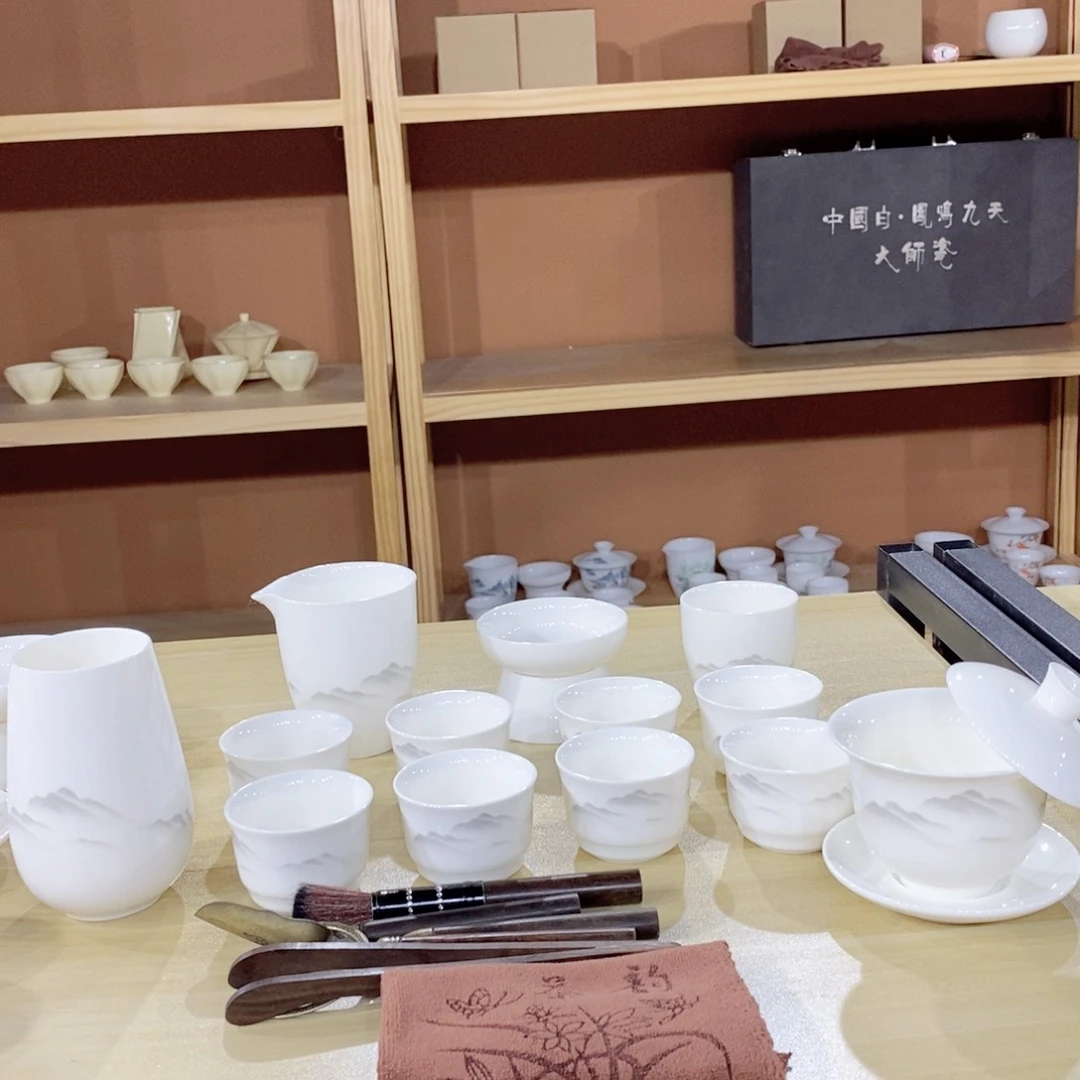 瓷片水墨江山羊脂玉套装