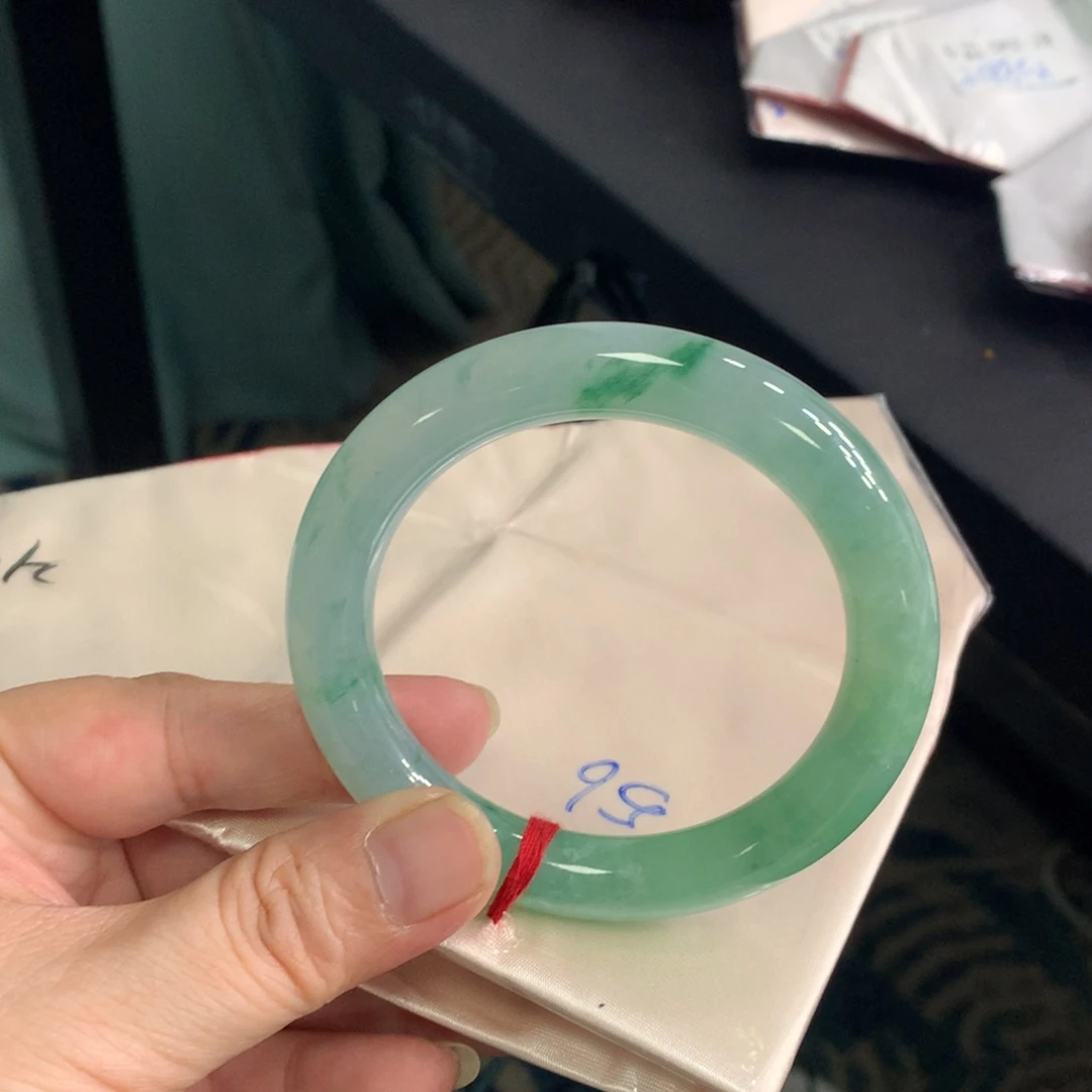 翡翠手镯（圆镯）未镶嵌56圈口