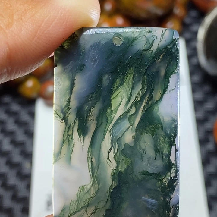 玛瑙/玉髓颈饰未镶嵌云**间