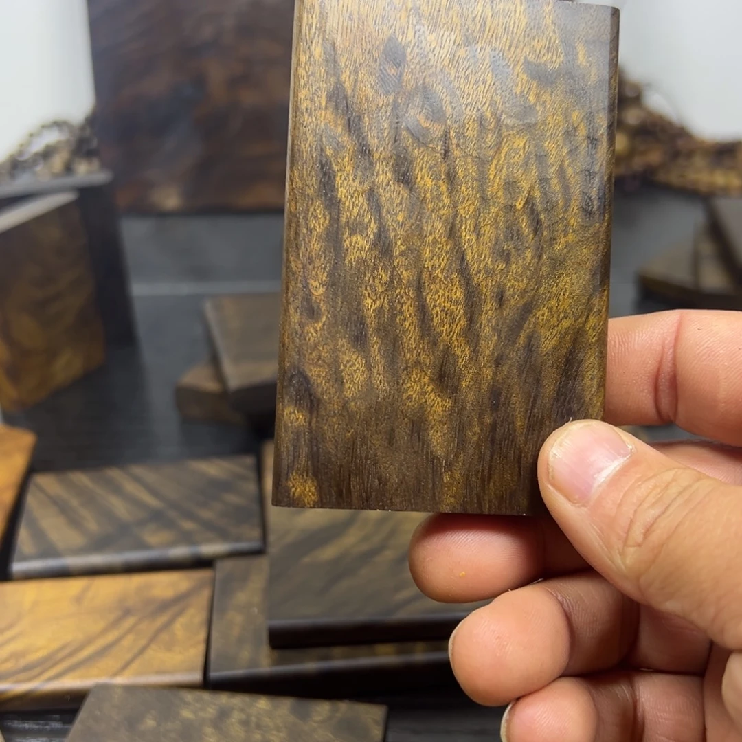 J***ㅤ小叶金丝楠无事牌