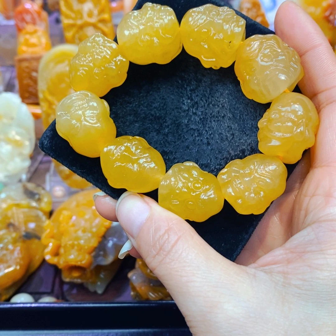 未镶嵌石英质玉（黄龙玉）颈饰