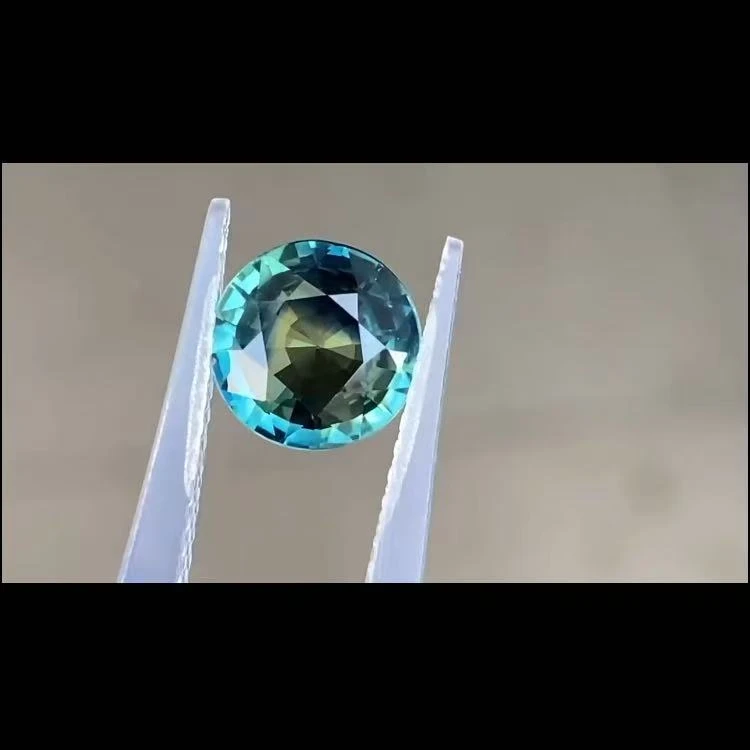 天然彩色蓝宝石 3.24克拉