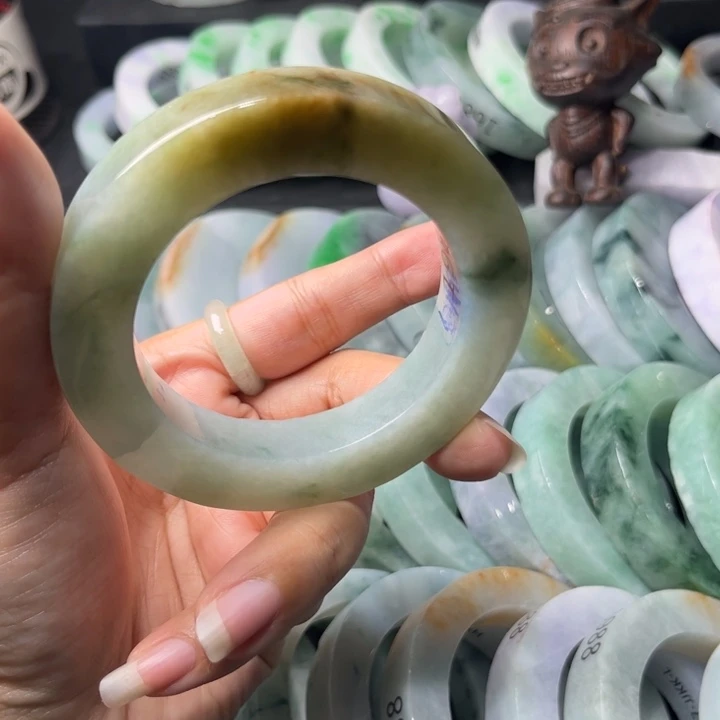 定制翡翠未镶嵌手镯