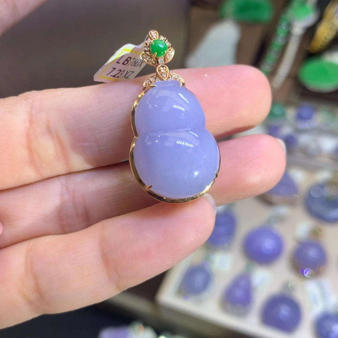 翡翠18K金镶嵌颈饰翡翠