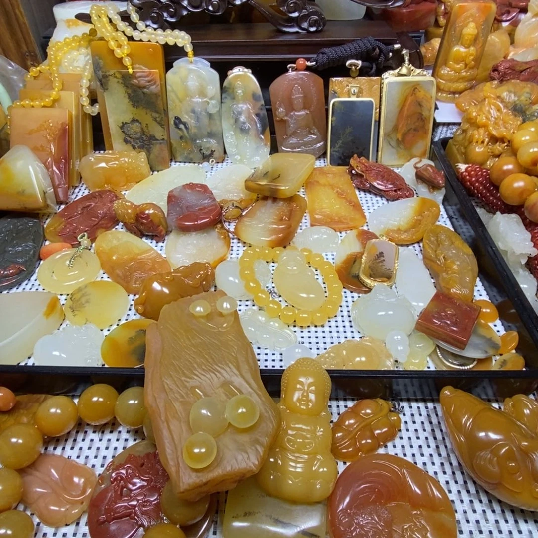 石英质玉（黄龙玉）合金颈饰