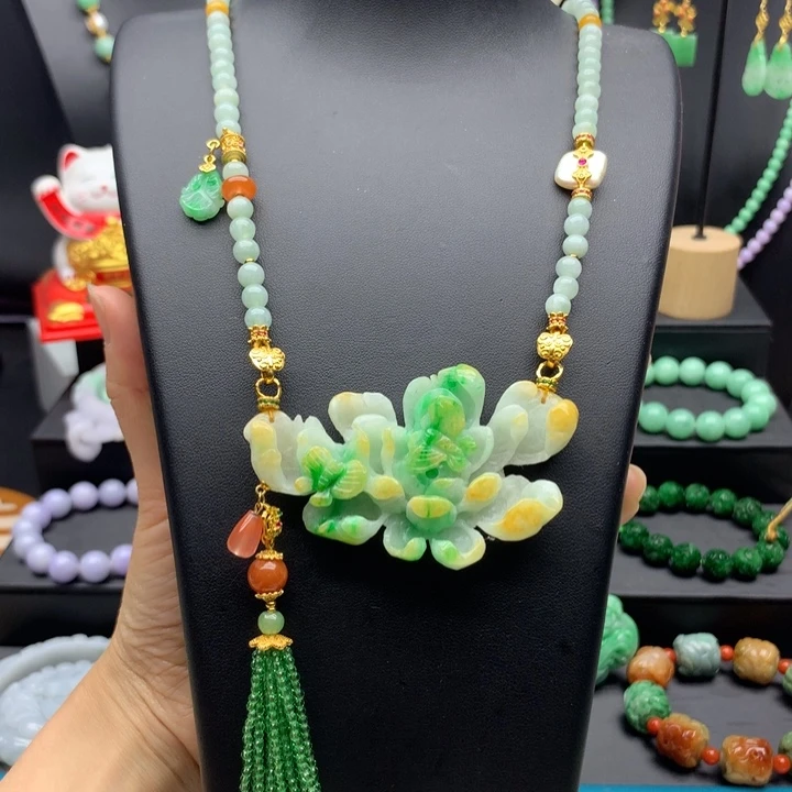 翡翠未镶嵌颈饰?****?翡翠花