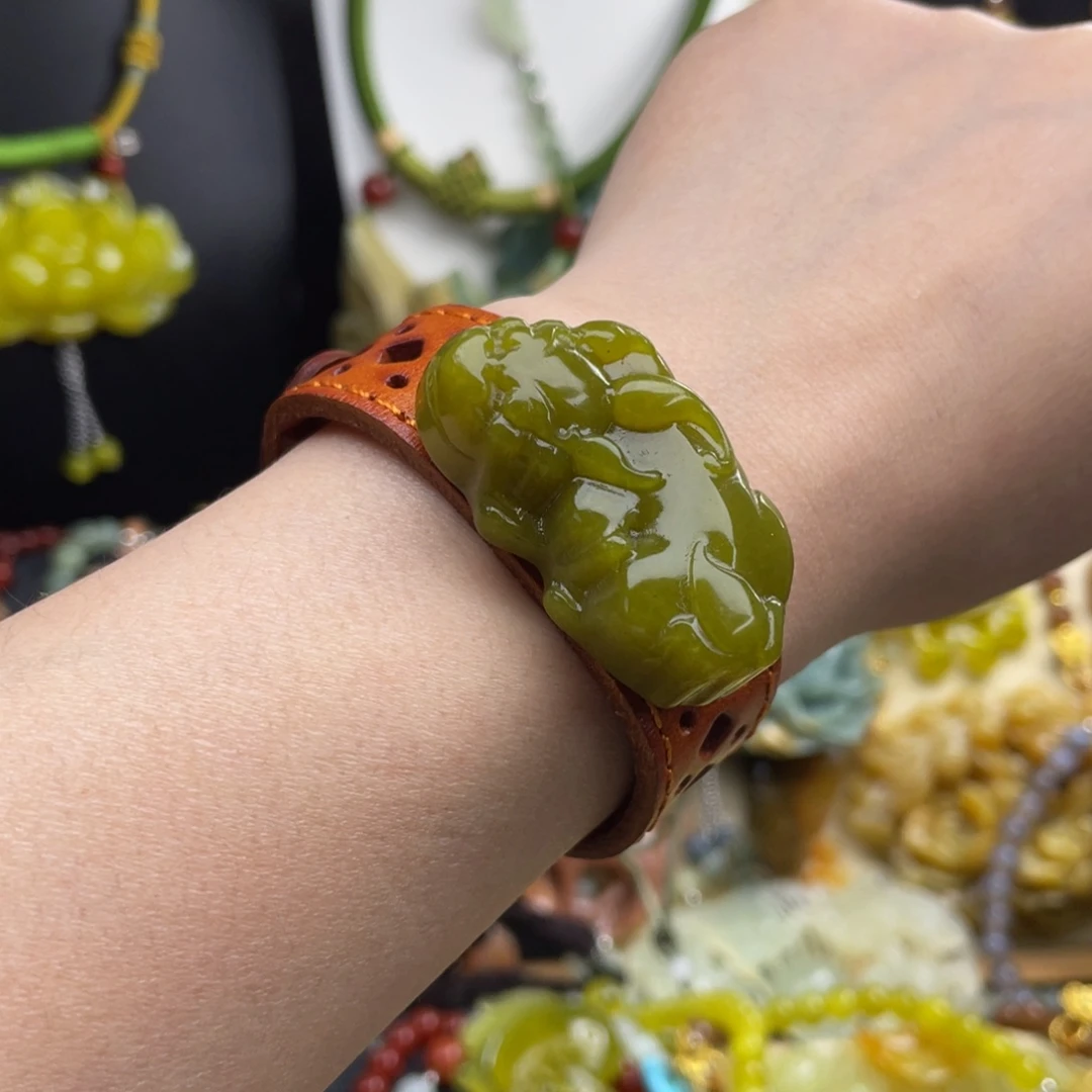 未镶嵌蛇纹石玉颈饰