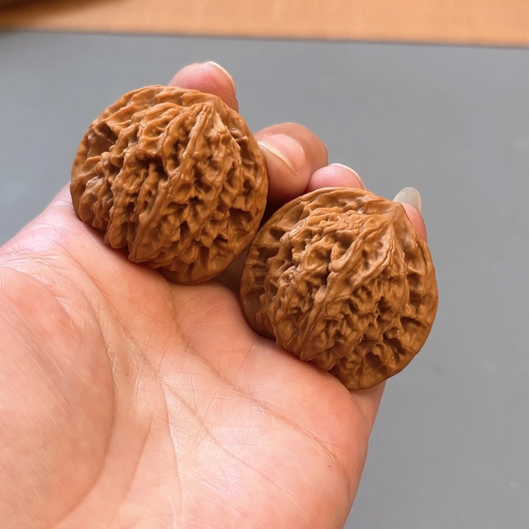 桃核把件39×32尺精修打底盘龙纹狮子头CN0945