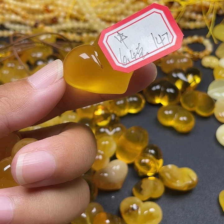 程***钱裸石琥珀未镶嵌蜜蜡