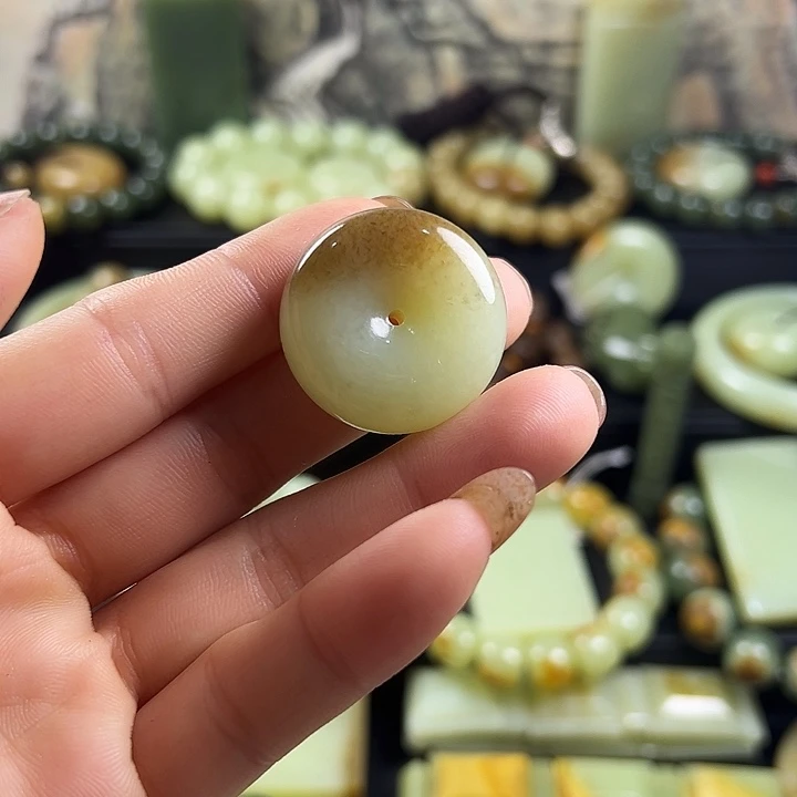 岫岩老玉（透闪石质玉）未镶嵌颈饰