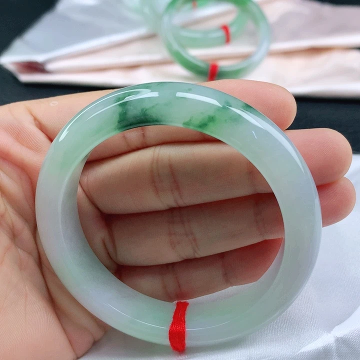 未镶嵌手镯翡翠55+飘花翡翠手镯
