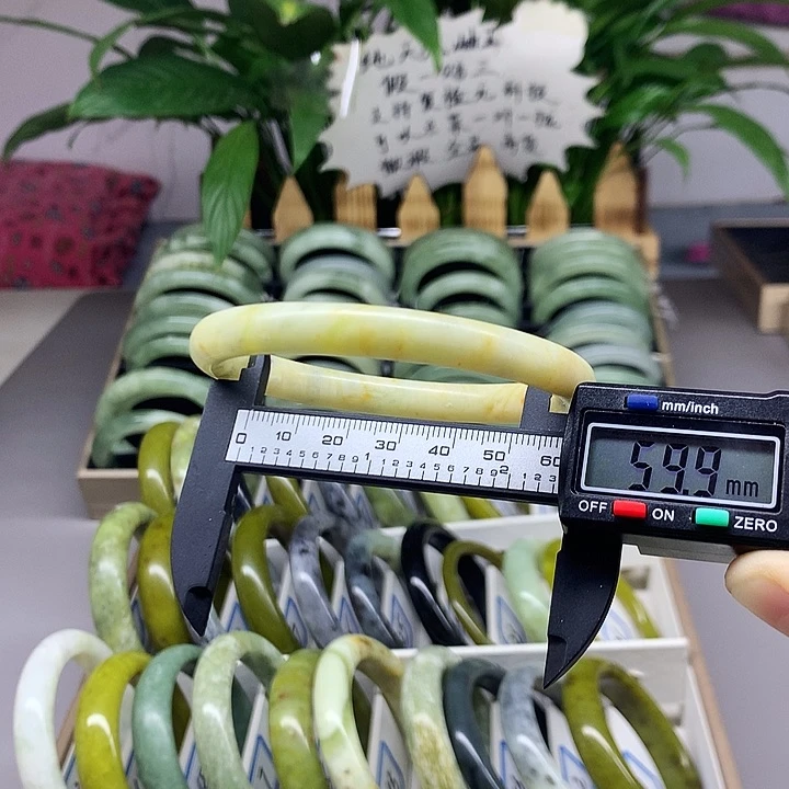 未镶嵌蛇纹石玉手镯32