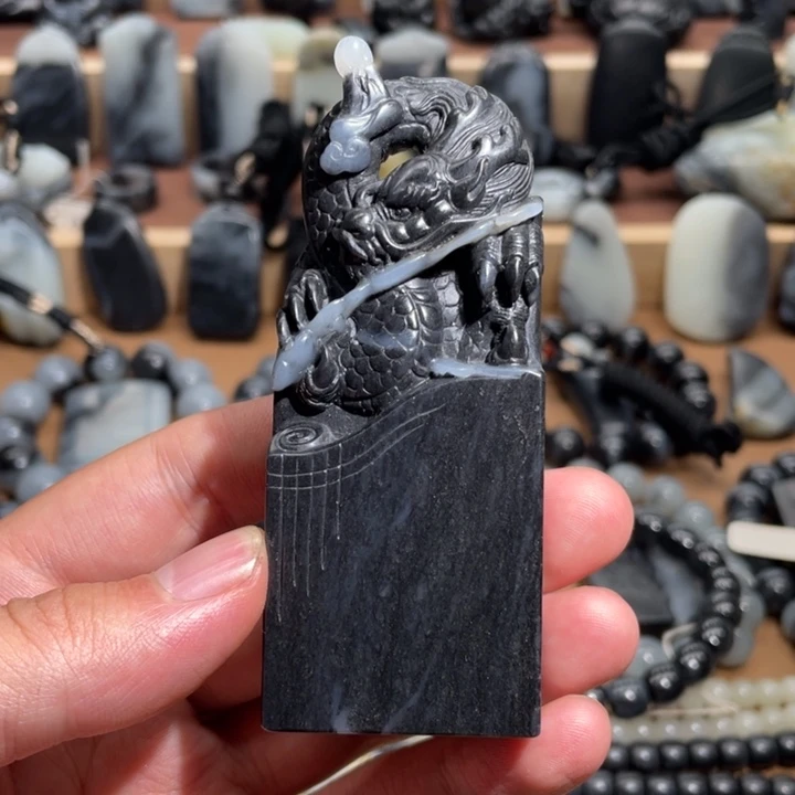 和田玉未镶嵌把件