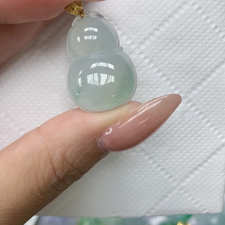 颈饰18K金镶嵌翡翠