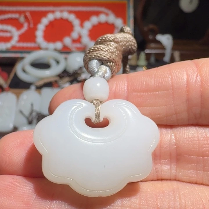 大***腾和田玉未镶嵌颈饰