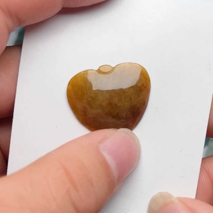 翡翠颈饰未镶嵌心形吊坠