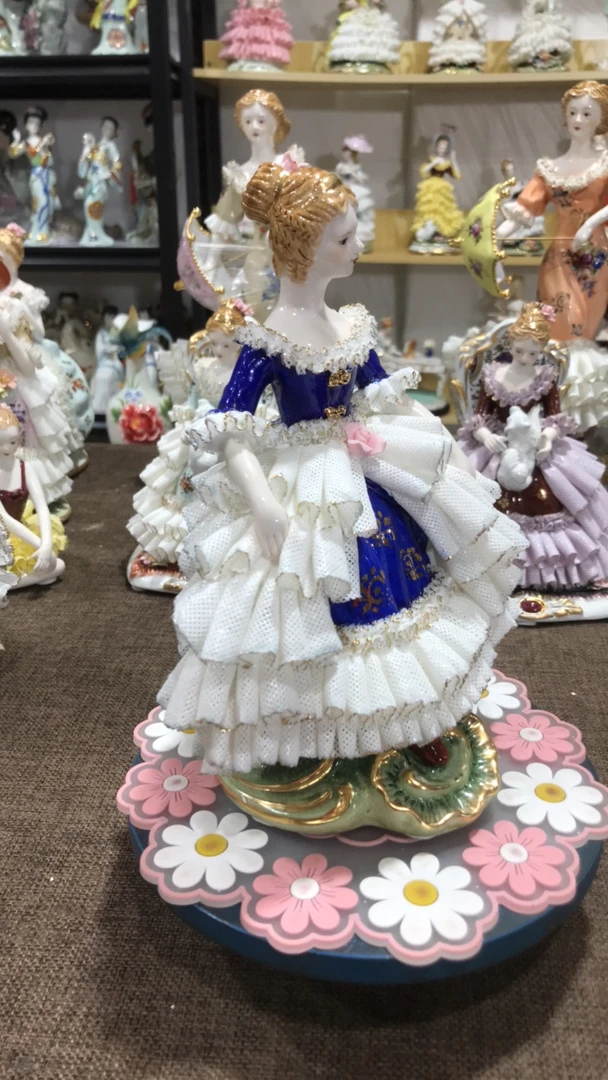 蕾丝提裙 宝蓝色 高24厘米左右陶瓷欧式